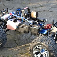 Truck Traxxas Revo 3.3