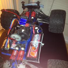 Bil Traxxas revo 