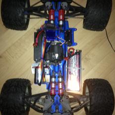 Bil Traxxas revo 