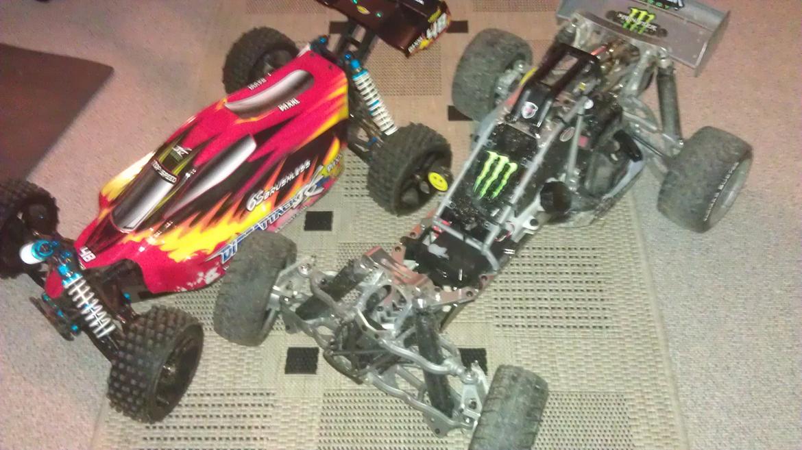 Buggy Carson 1:5 Dirt Attack XXL brushless 6S RTR - Ved godt det ikke er god stil at have flere biler på billederne, men det er for at se str. ift min Baja billede 5