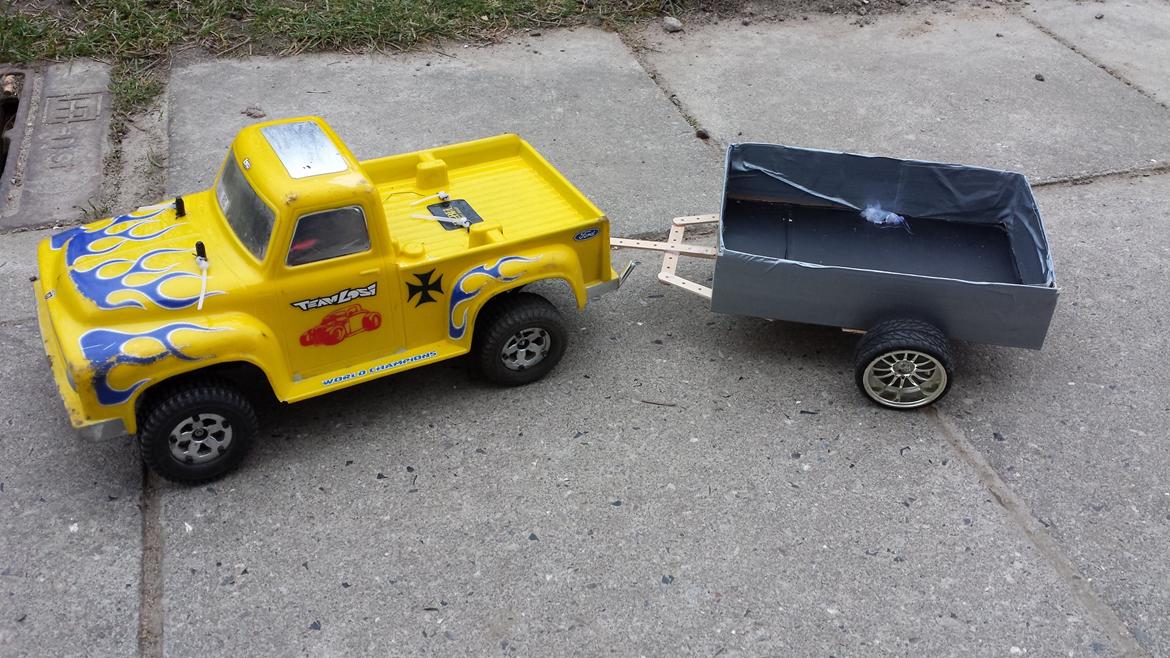 Truck Losi Mini SCT (Ford F100 1953) - NU med trailer.. utroligt hvad man kan udrette med pap, gaffe, limpistol og ispinde :-D billede 3