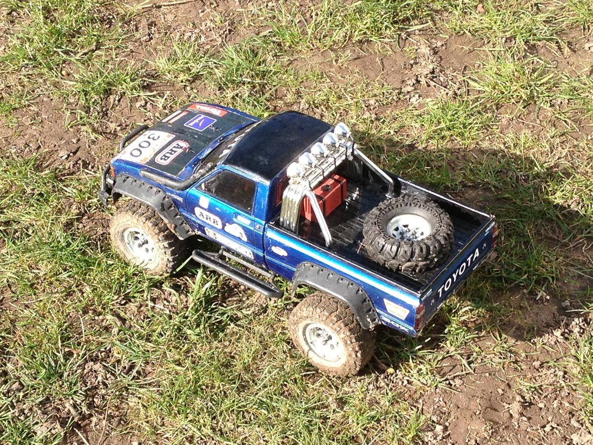 Off-Roader Axial SCX 10 Hilux / Dingo / Defender 90 billede 2