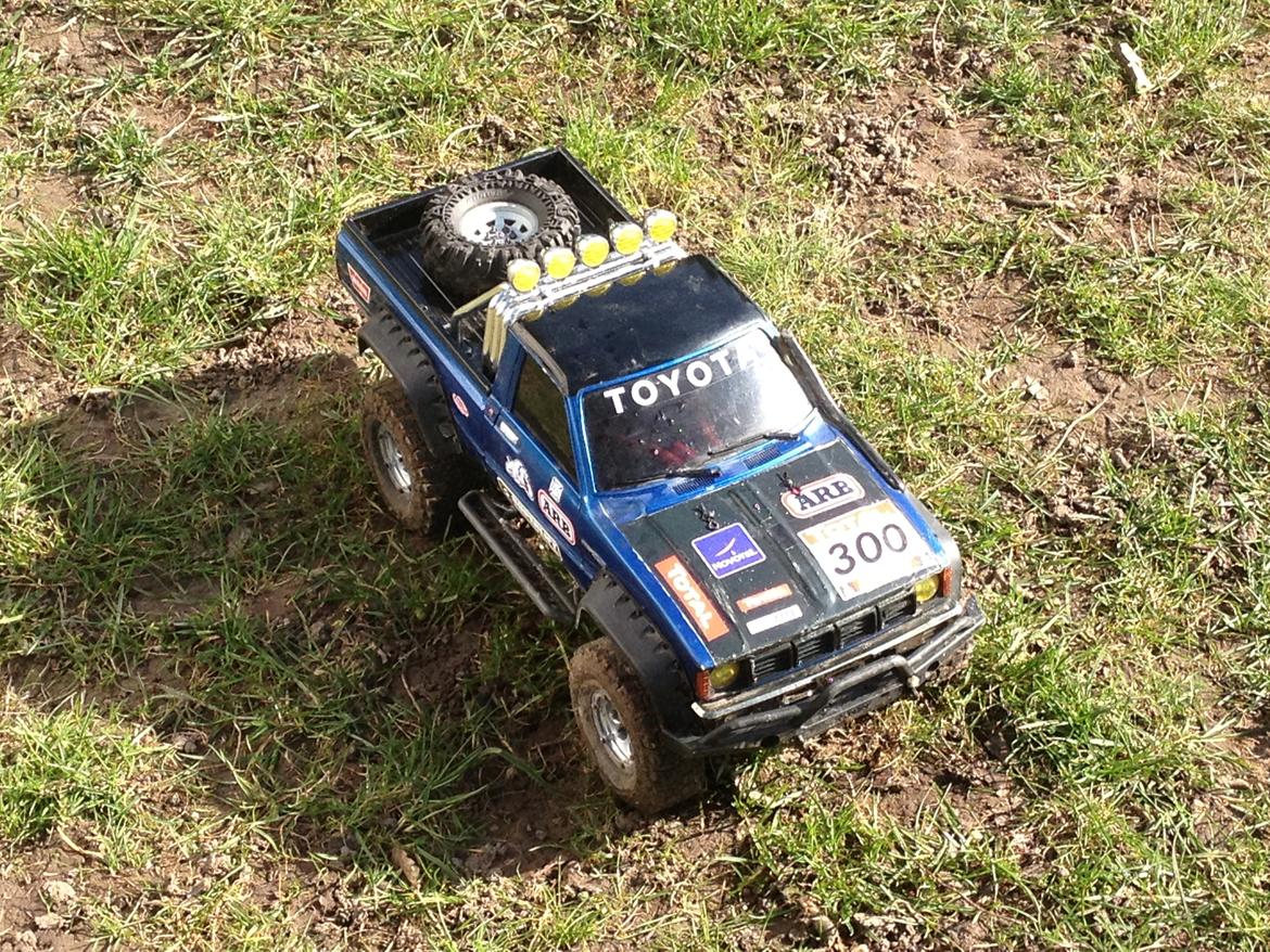 Off-Roader Axial SCX 10 Hilux / Dingo / Defender 90 billede 3