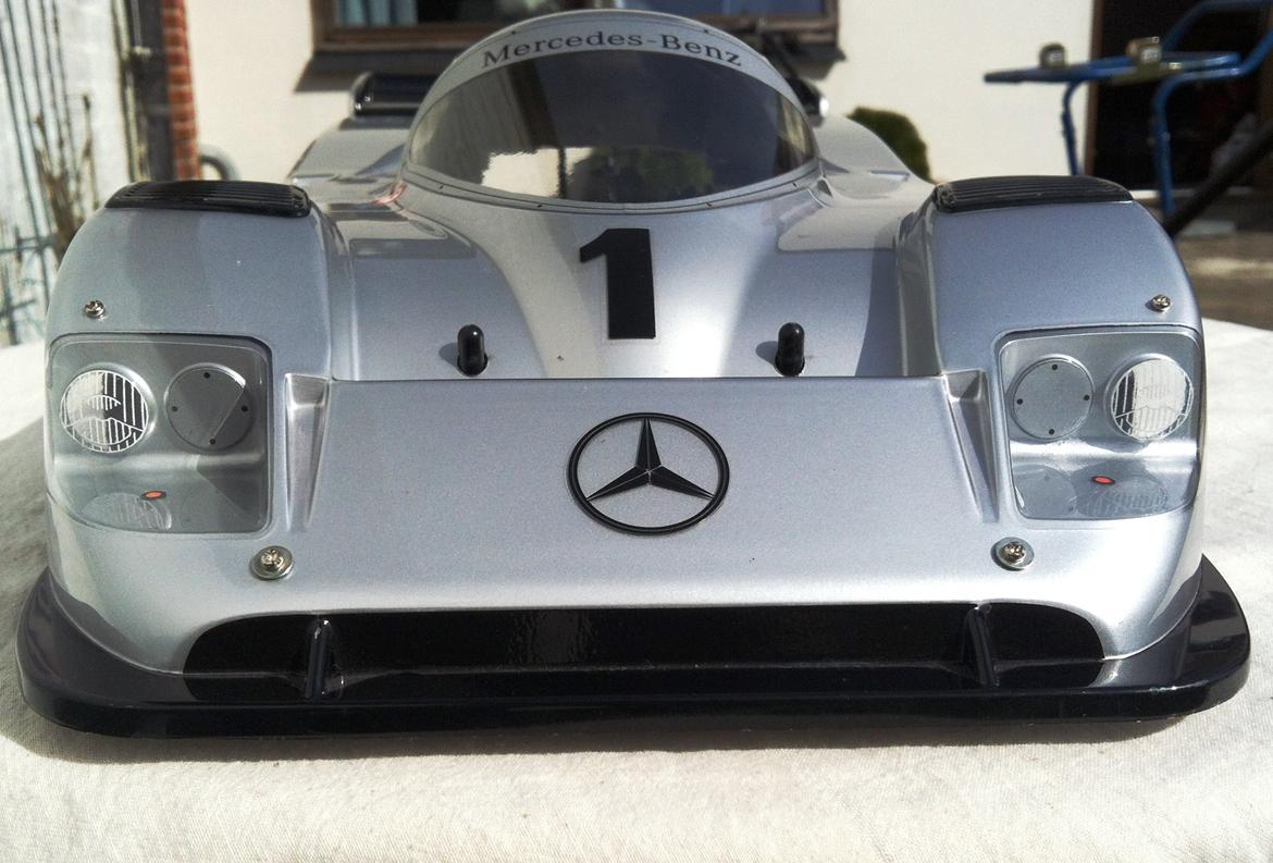 Bil Tamiya Mercedes C11 - Group C - Der er gjort klar til at man kan sætte lys i - men det bliver næppe til noget (medmindre der skal køres et rigtigt natteløb). billede 7