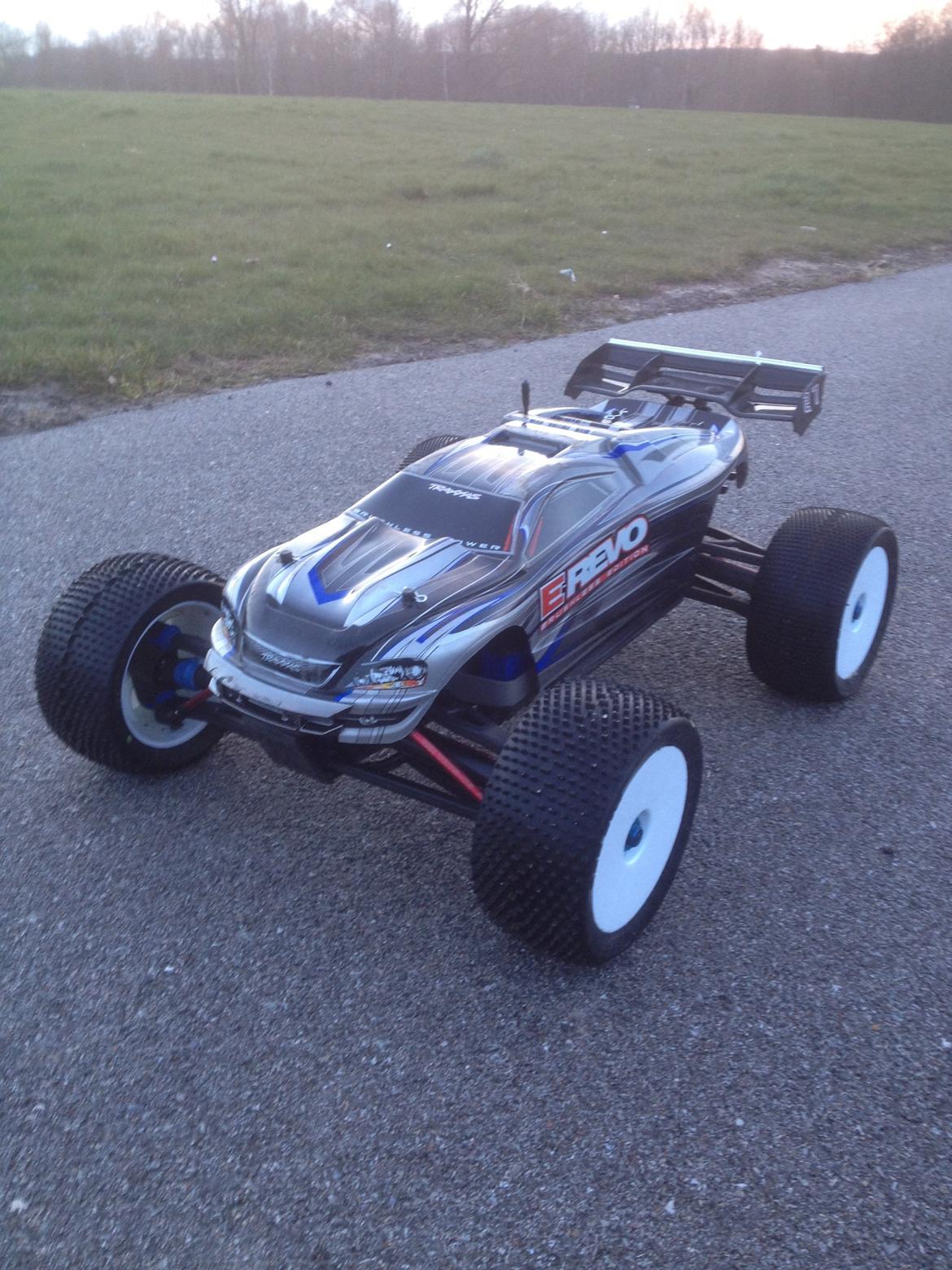 Bil Traxxas e-revo  billede 2