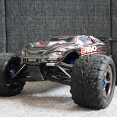 Off-Roader Traxxas E-revo Brushless