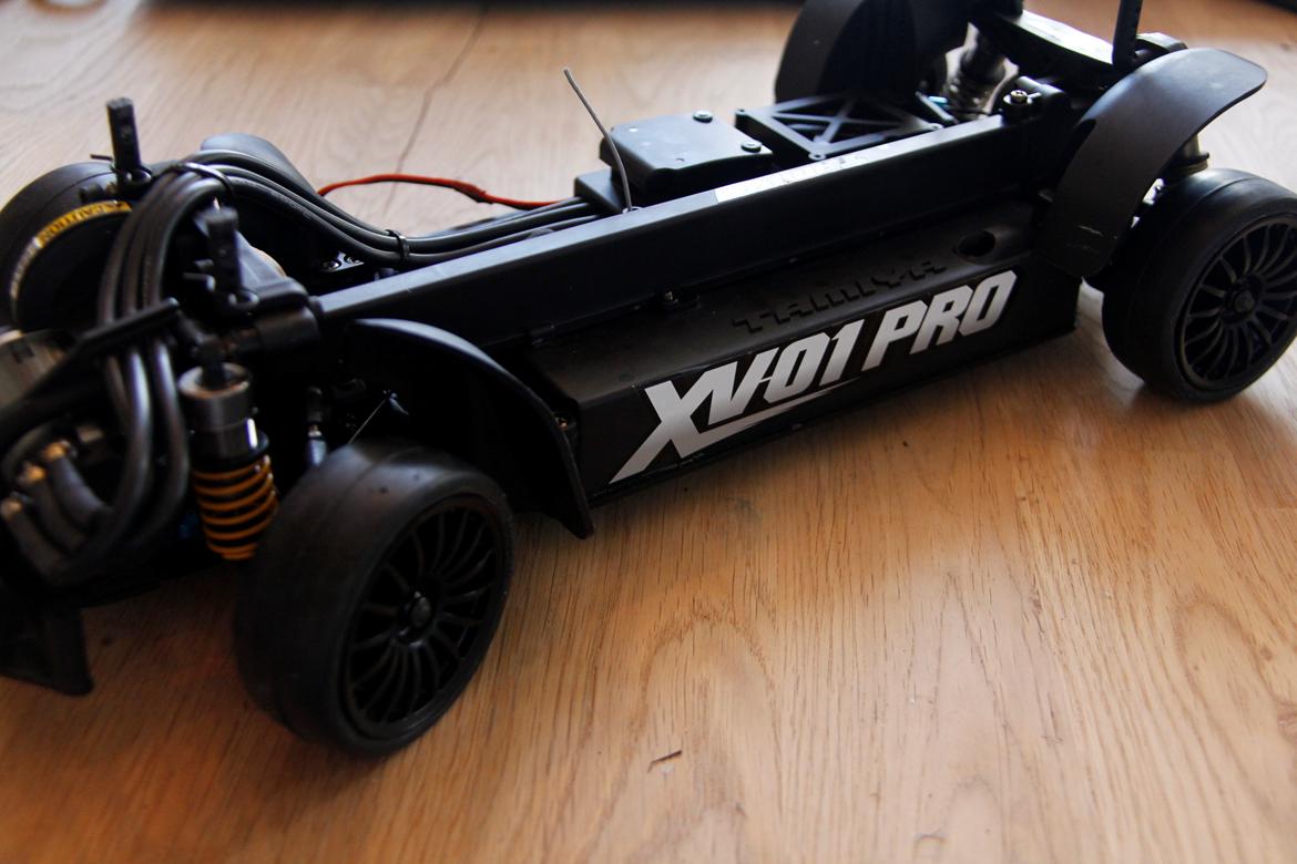 Bil Tamiya XV-01 - Lidt klistermærker stjålet fra min XV-01PRO. men de ser bare så fine ud på det chasis billede 27
