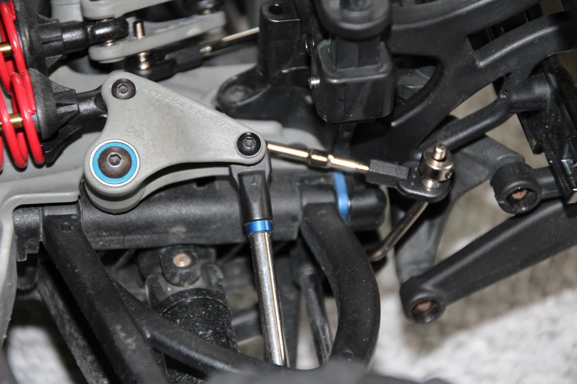 Off-Roader Traxxas E-revo Brushless - Rear Sway-Bar billede 12