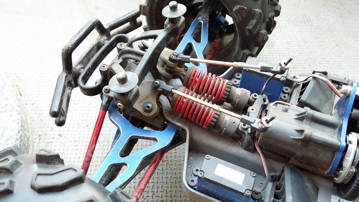 Buggy Traxxas E-Revo Brushless billede 4