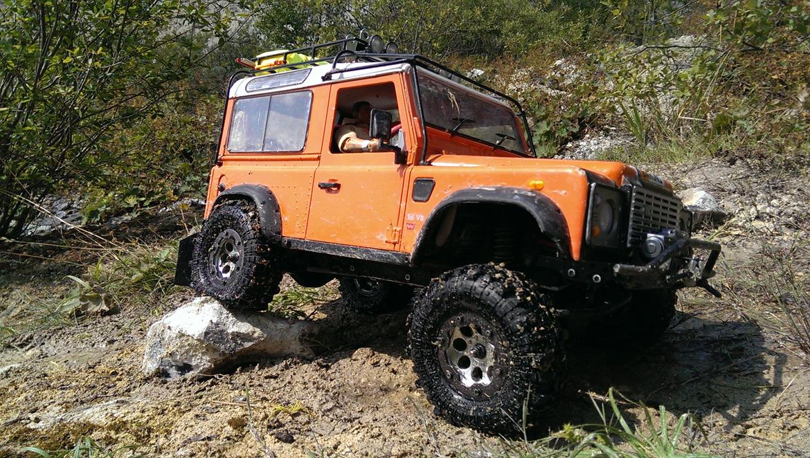 Off-Roader Axial SCX10 - Defender 90 [Ophugget] - August 2014: Nu med tagbagagebærer og tilhørende habbengut. billede 5