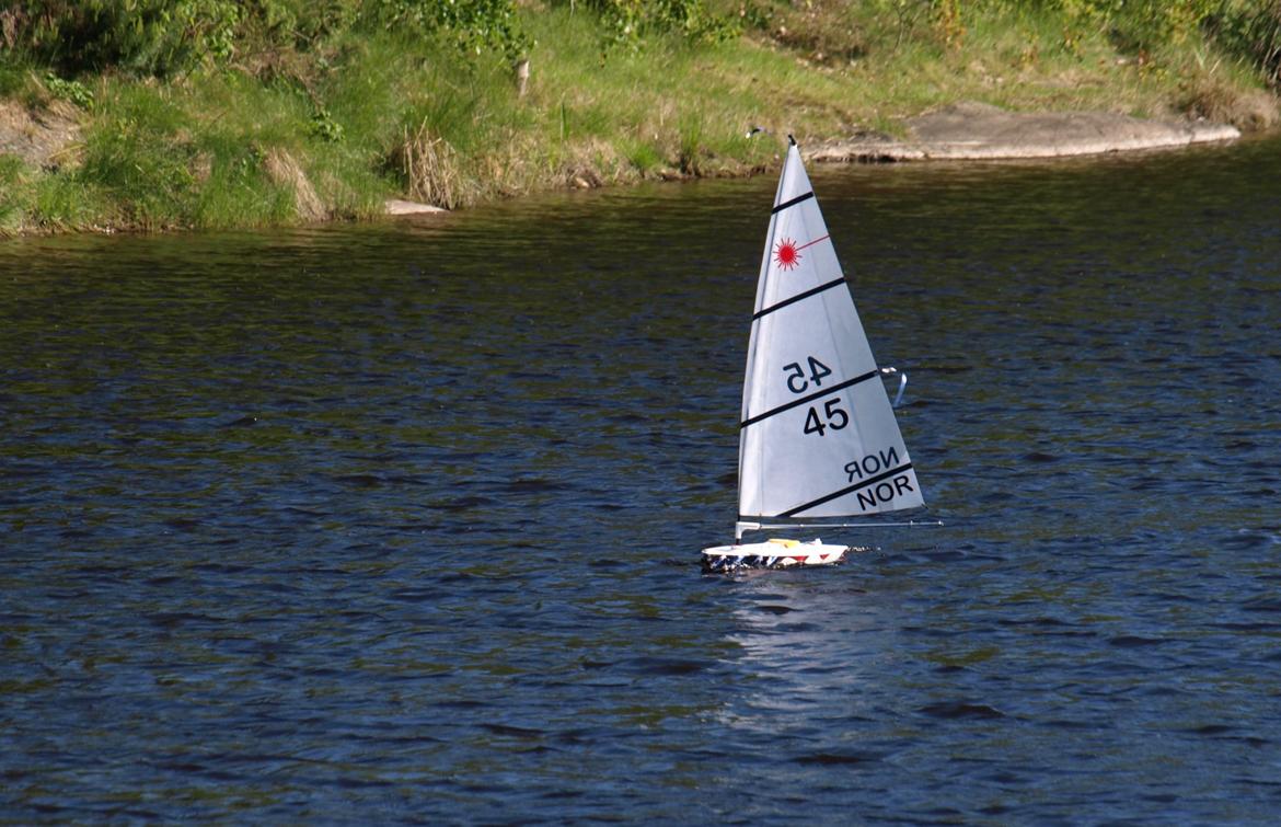 Båd RC Laser 1/4 Seilbåt billede 3