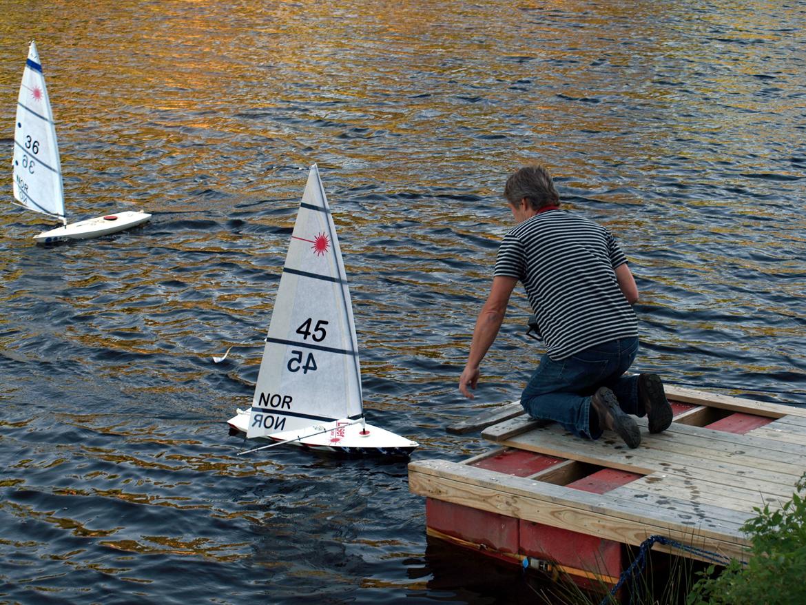 Båd RC Laser 1/4 Seilbåt billede 2