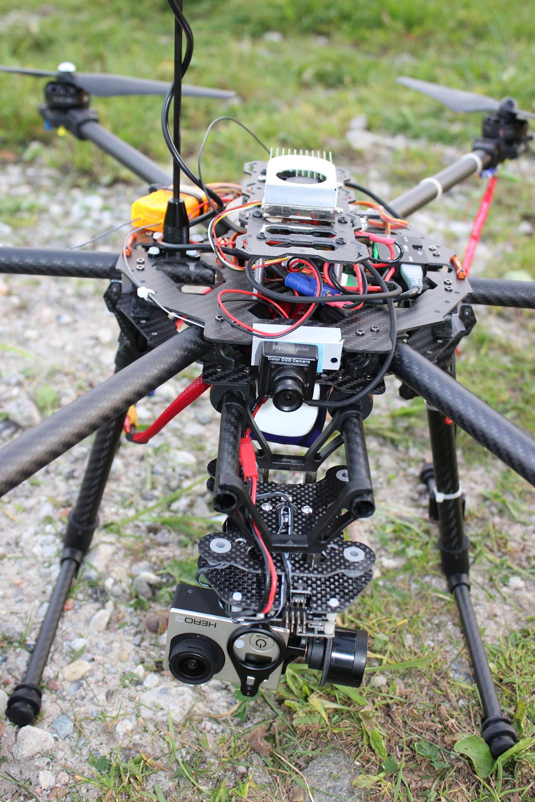 Multirotor Tarot Ironman FY680C1 800 class [Brændt] - Der er mange ledninger der skal trækkes. Gryphon Power Distribution board ses øverst billede 15