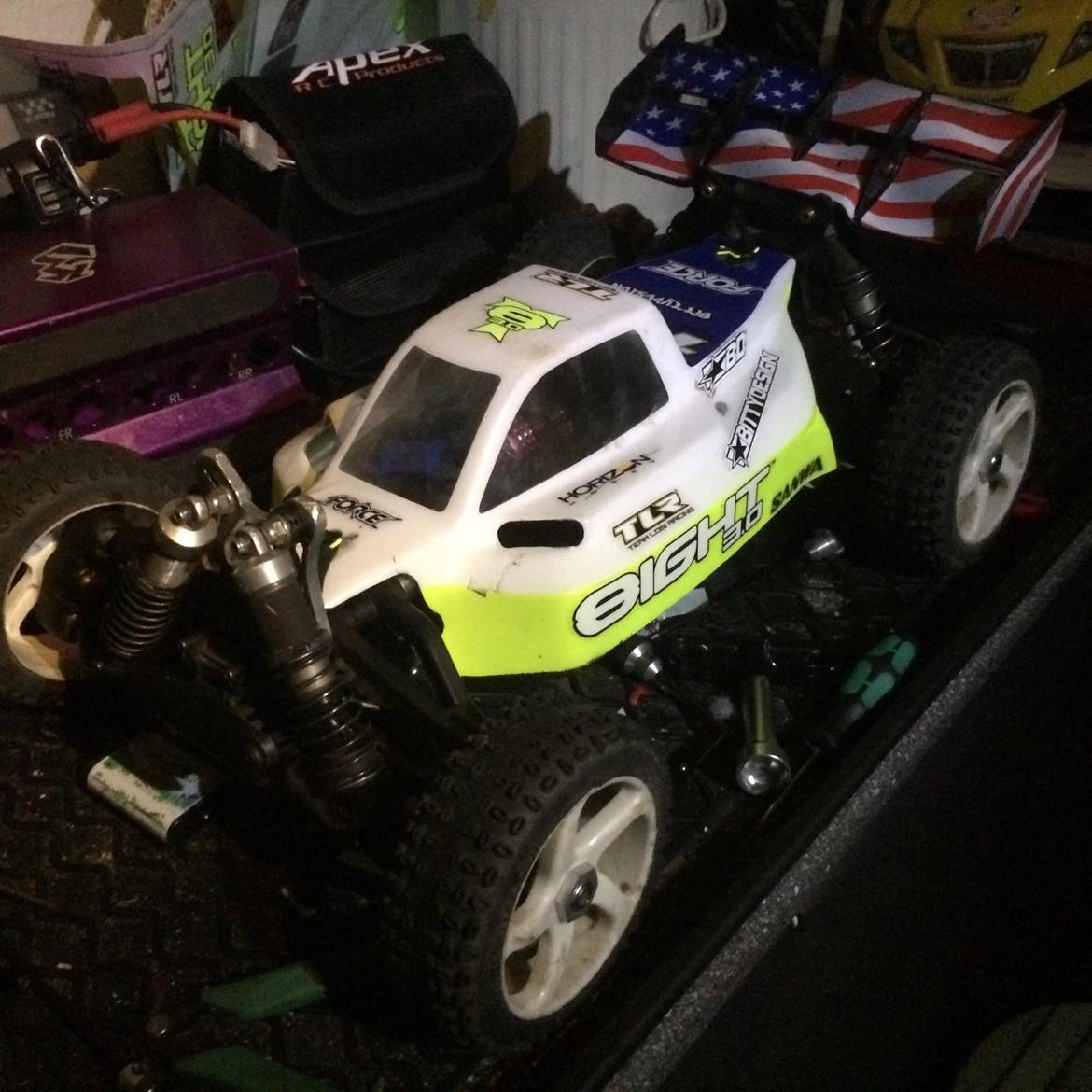 Buggy Mugen MBX6 Tekno V4 brushless - forklædt som loosersi billede 18