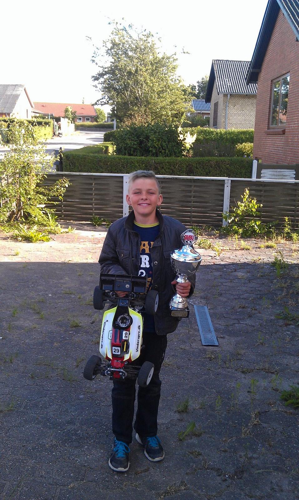 Buggy Serpent Cobra S811 - Junior efter kongefight om sejren med Anders Fribo til JM i Skive 2014 billede 11