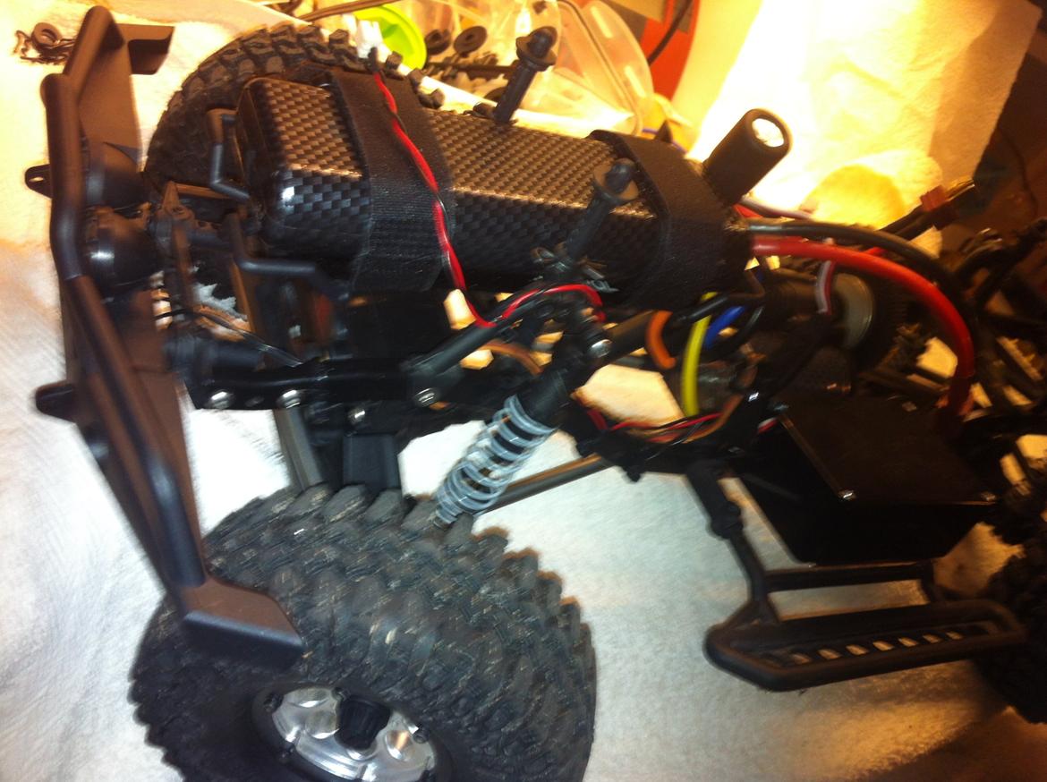 Bil Axial SCX10 Honcho Red Bull billede 4