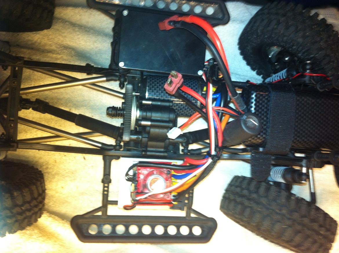 Bil Axial SCX10 Honcho Red Bull billede 15