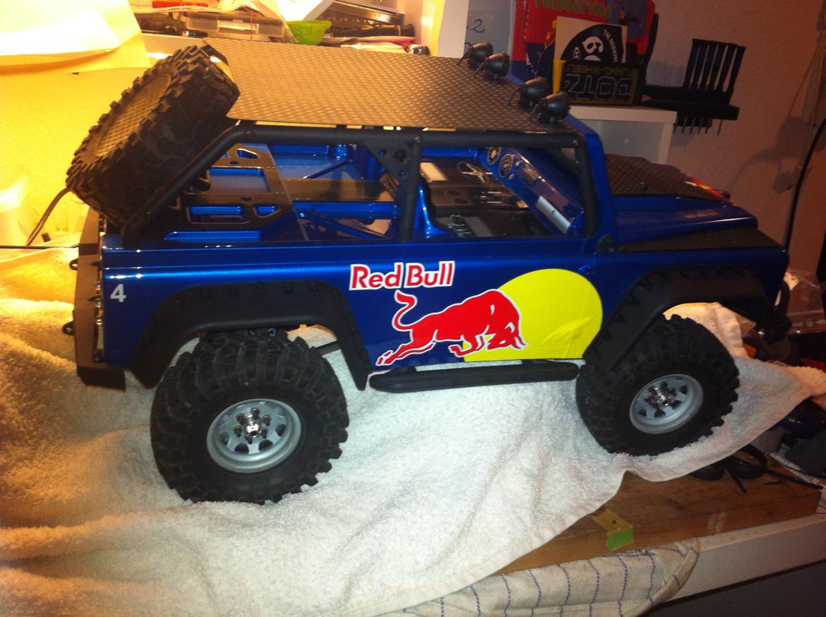 Bil Axial SCX10 Dingo Red Bull billede 4