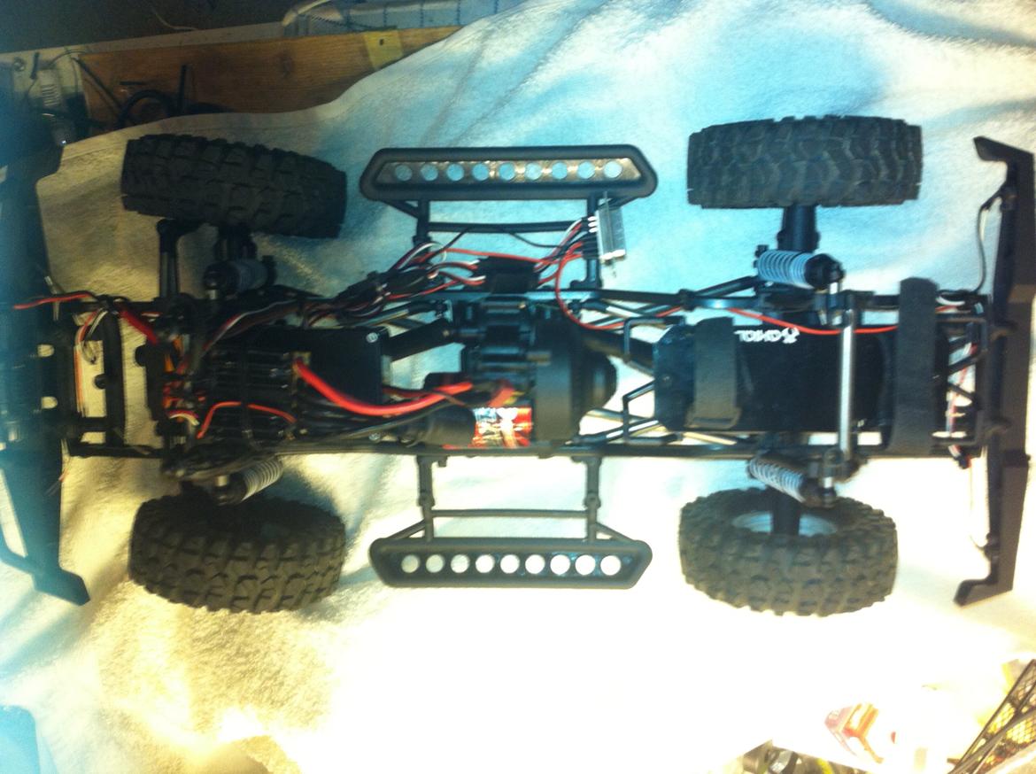 Bil Axial SCX10 Dingo Red Bull billede 5