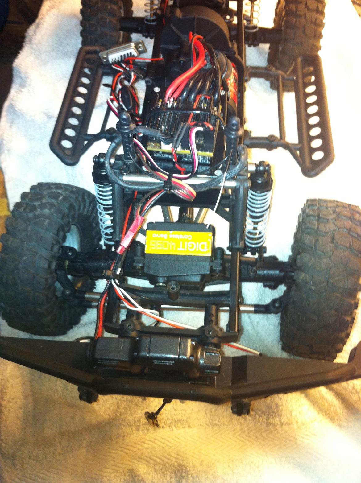 Bil Axial SCX10 Dingo Red Bull billede 6