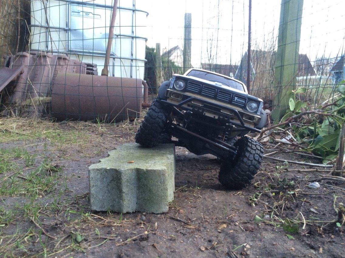 Off-Roader Axial SCX10 Hilux billede 1