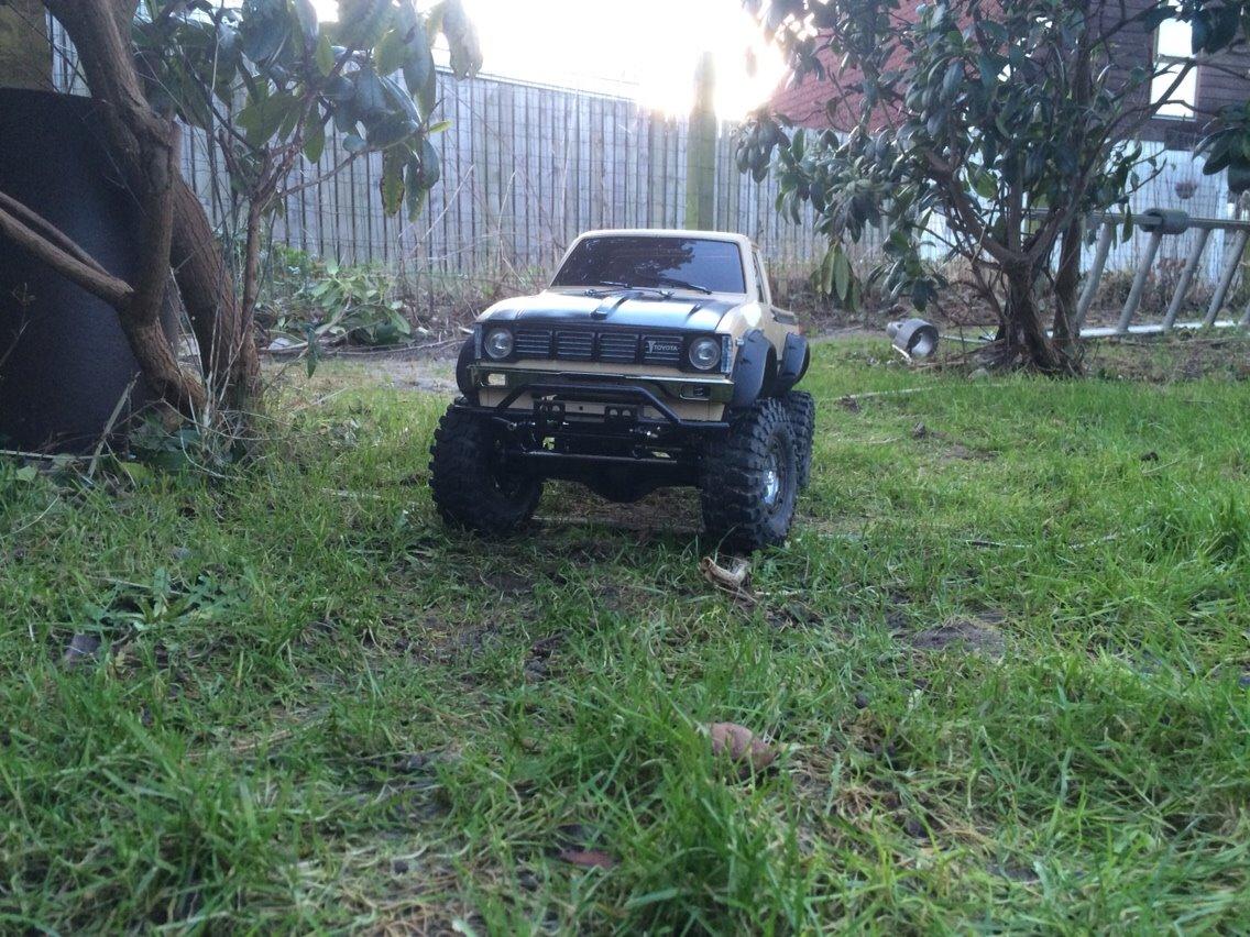 Off-Roader Axial SCX10 Hilux billede 7