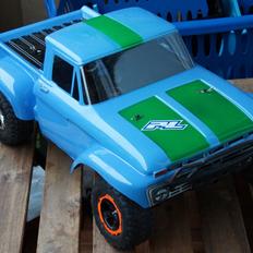 Bil traxxas slash 2WD