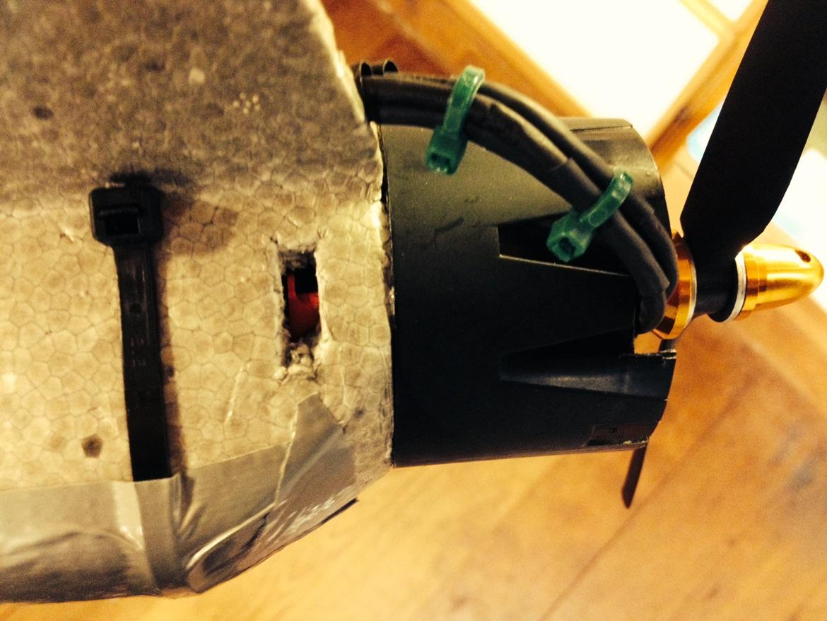 Fly Funjet Ultra 6 s Lipo R.I.P - Køle hul for den lidt store bl el motor billede 14