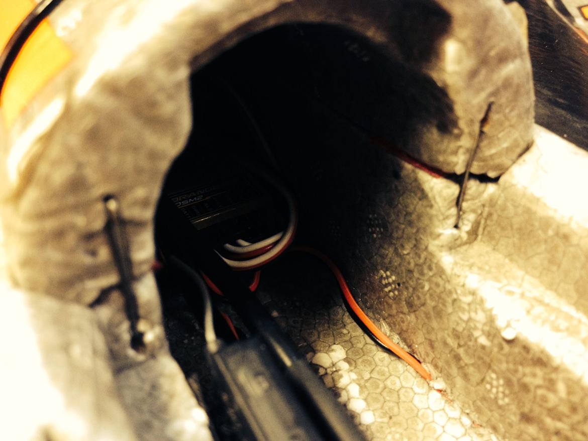 Fly Funjet Ultra 6 s Lipo R.I.P - Smart piano strå til at holde på låget billede 20