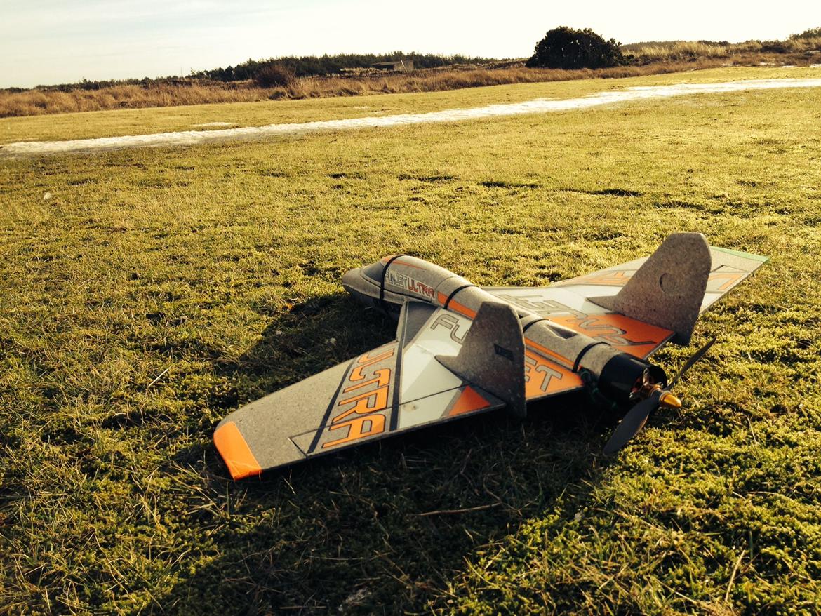 Fly Funjet Ultra 6 s Lipo R.I.P - FunJet på en flot dag helt super til FunJet vind omkring 5-6 m/s og høj sol samt lidt sne billede 3