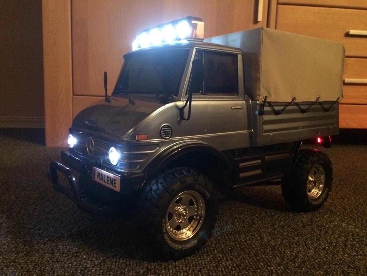Bil Tamiya CC-01 Unimog - første udgave af snørrer til presseningen. det strammede ikke godt nok op, og versionen på de andre billeder med tryk på presseningen holder til belastninger mm. billede 1