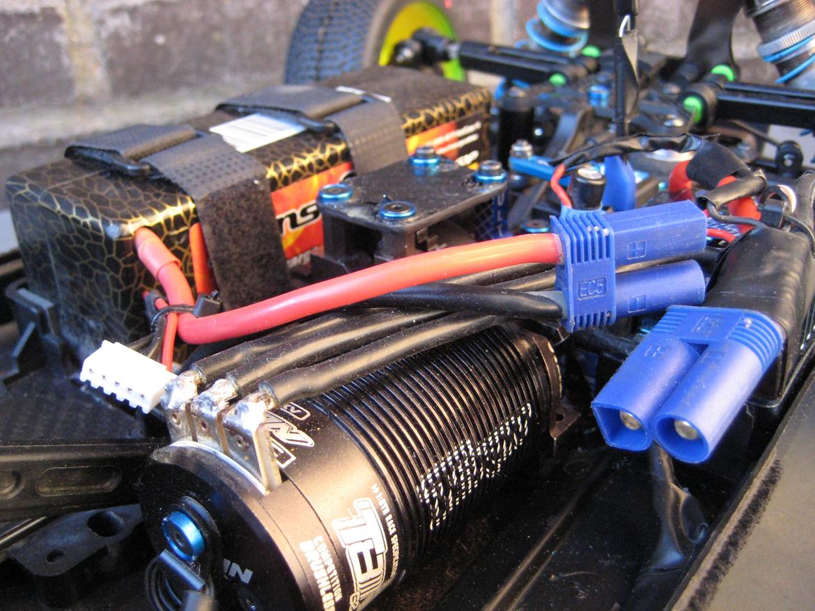 Buggy Kyosho MP9e TKI billede 7