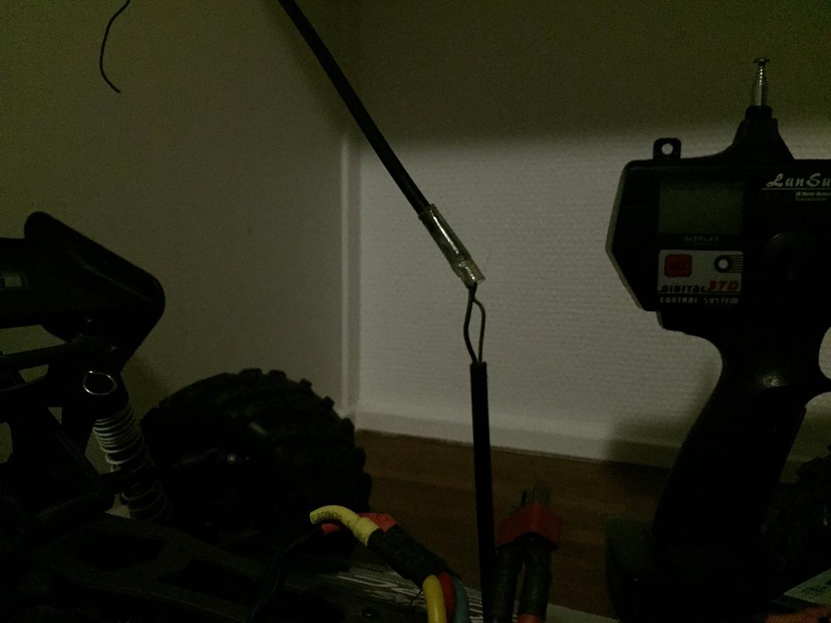 Off-Roader Hbx stealth x09 - Knækket antennerør, lige der hvor karossen er, kan man egentlig bare ligge den under karossen? billede 6