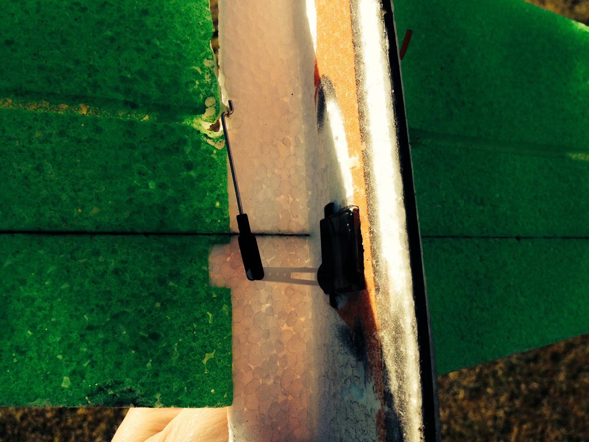 Fly Micro Blade - Med den "lange" servo arm kan der komme vilde ror udslag billede 15