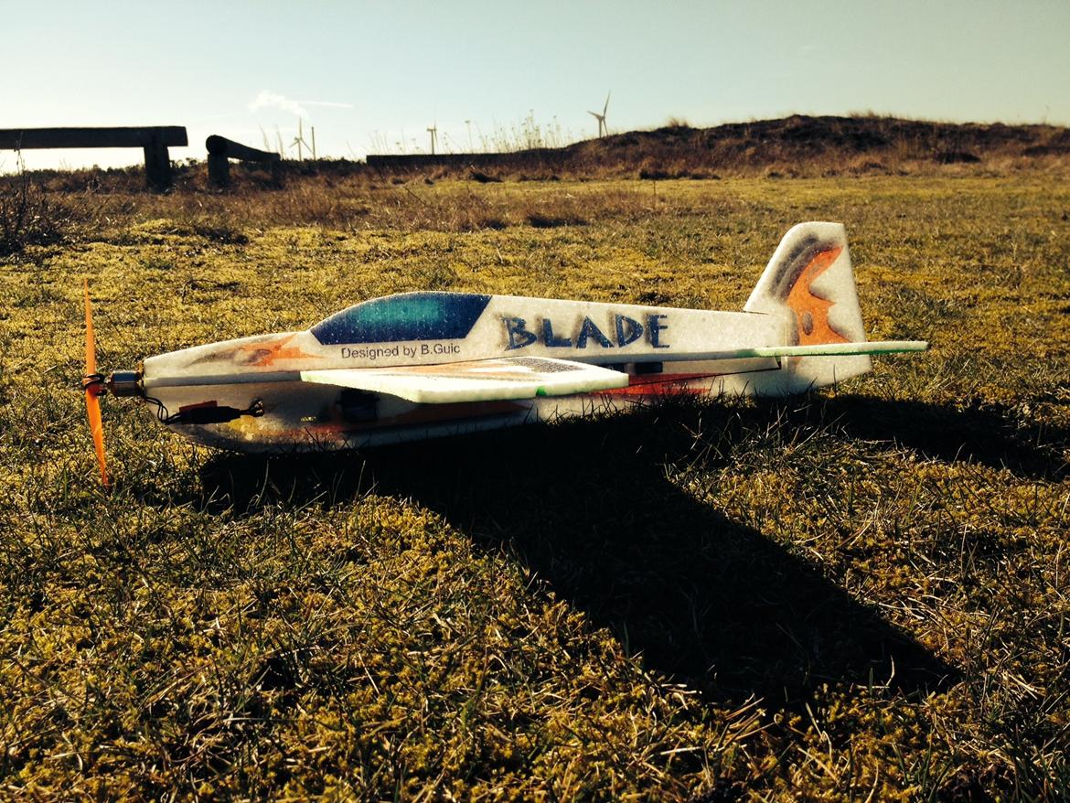 Fly Micro Blade - Første flyvning en vind stille dag billede 2