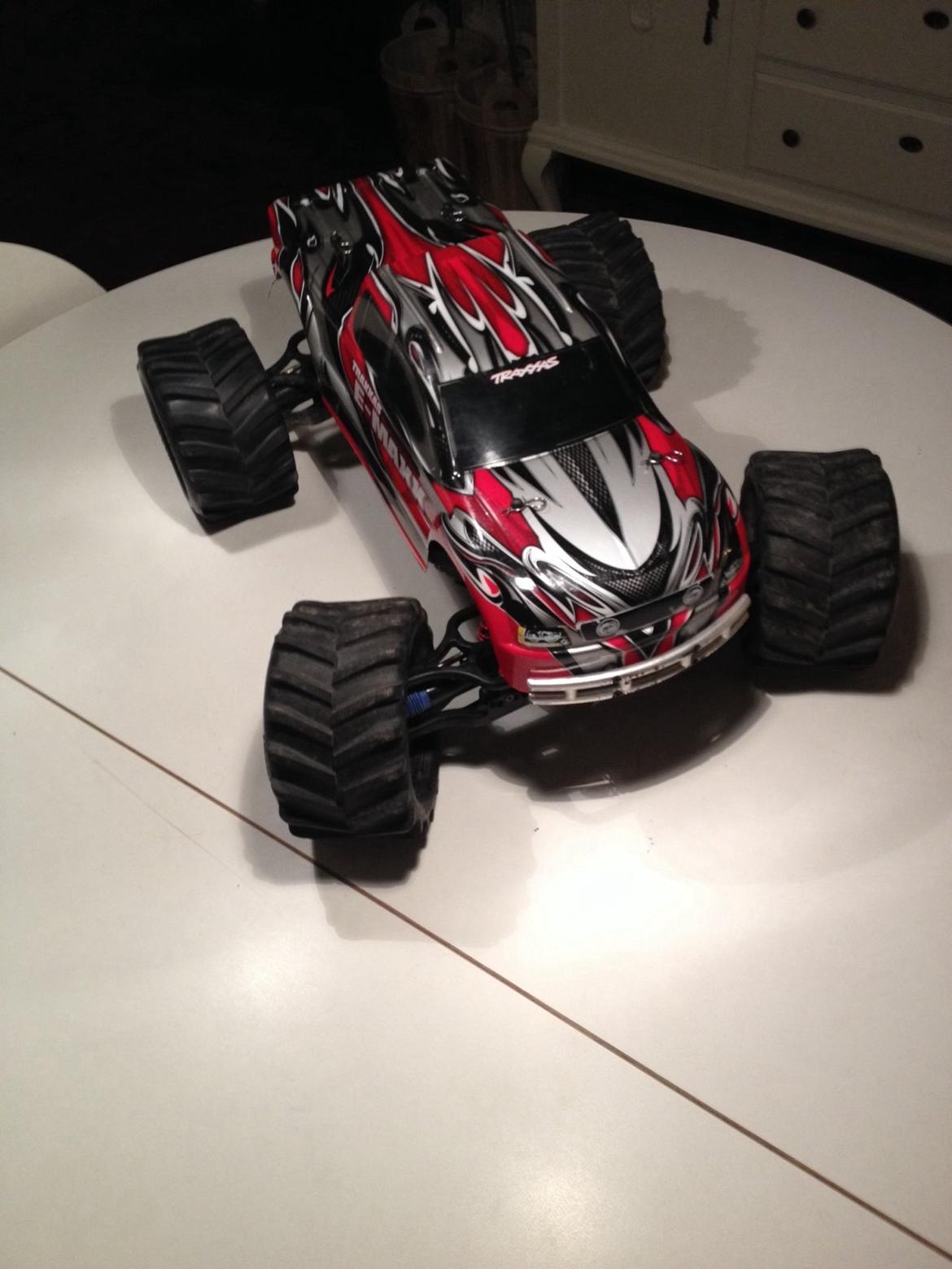 Off-Roader Traxxas E-maxx billede 2