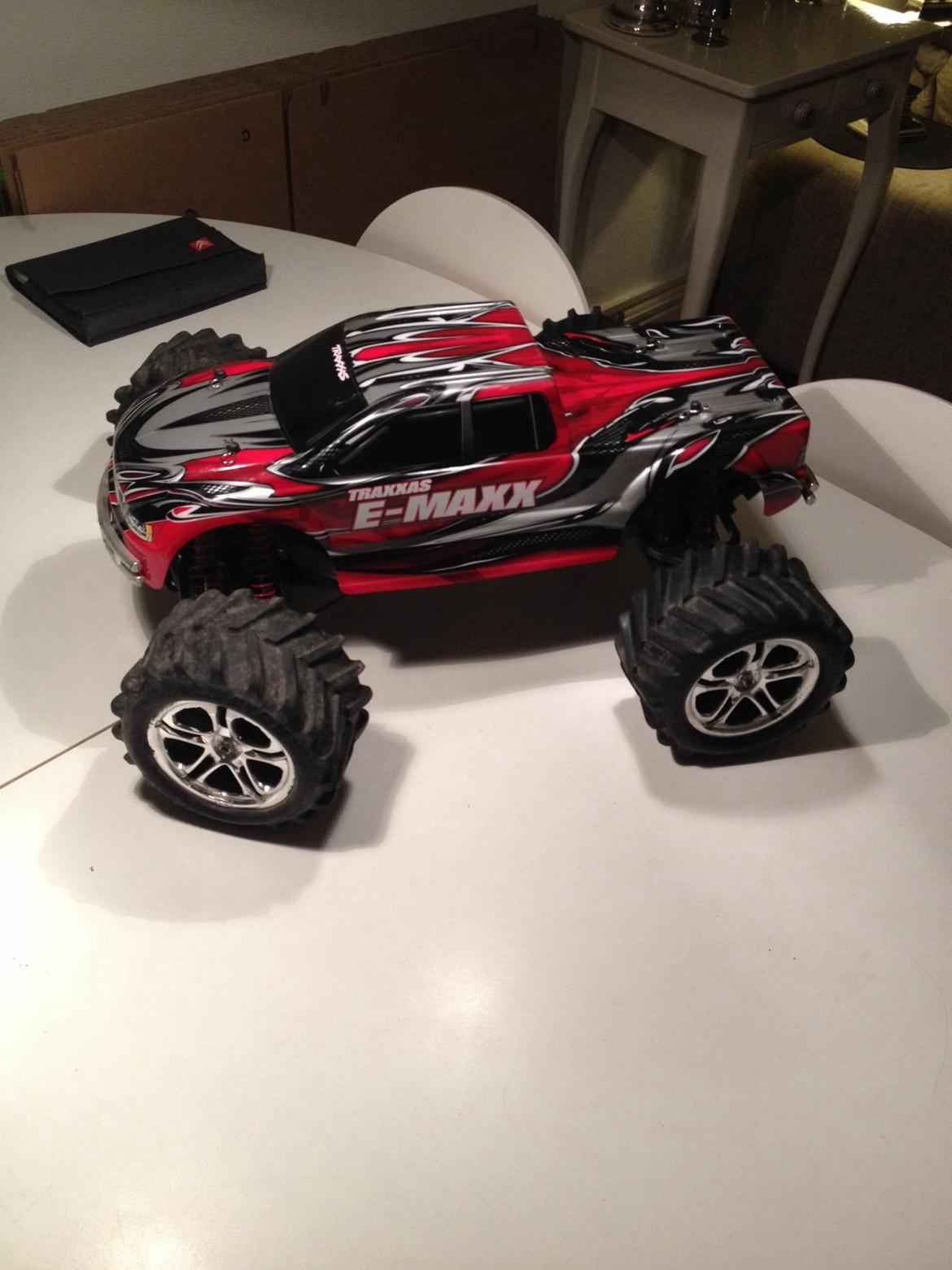 Off-Roader Traxxas E-maxx billede 1