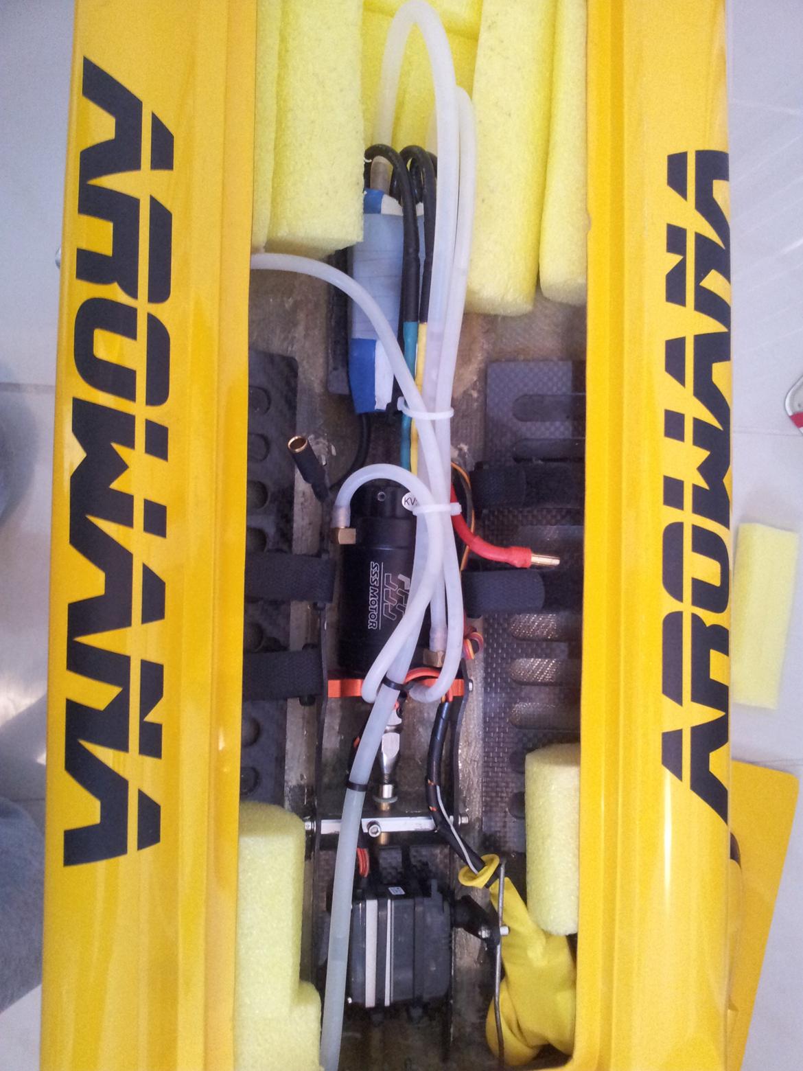 Båd arowana deep vee 31,5" solgt billede 8