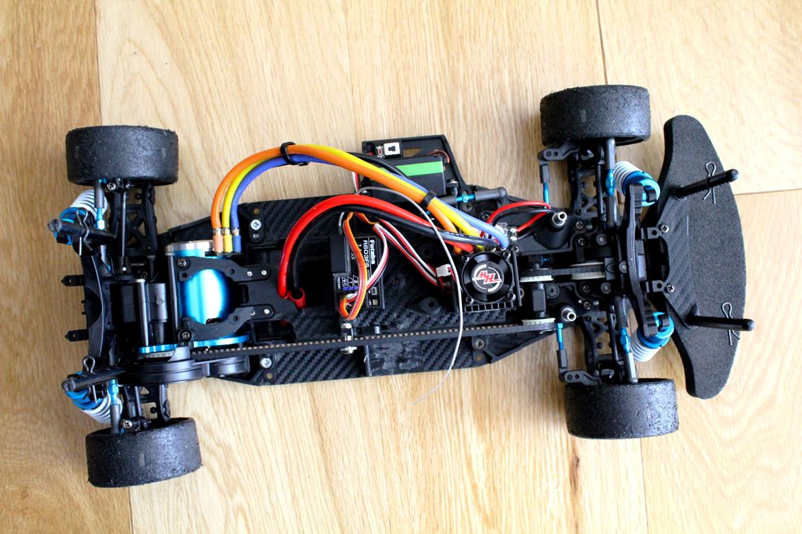 Bil Tamiya TA-06 PRO - Dæmperne er rejst, og der er kommet 8.5T Xerun brushless combo i. Det virker! billede 4