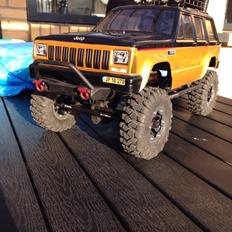 Off-Roader Axial SCX10 Deadbolt