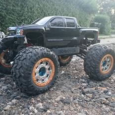 Off-Roader Traxxas Summit