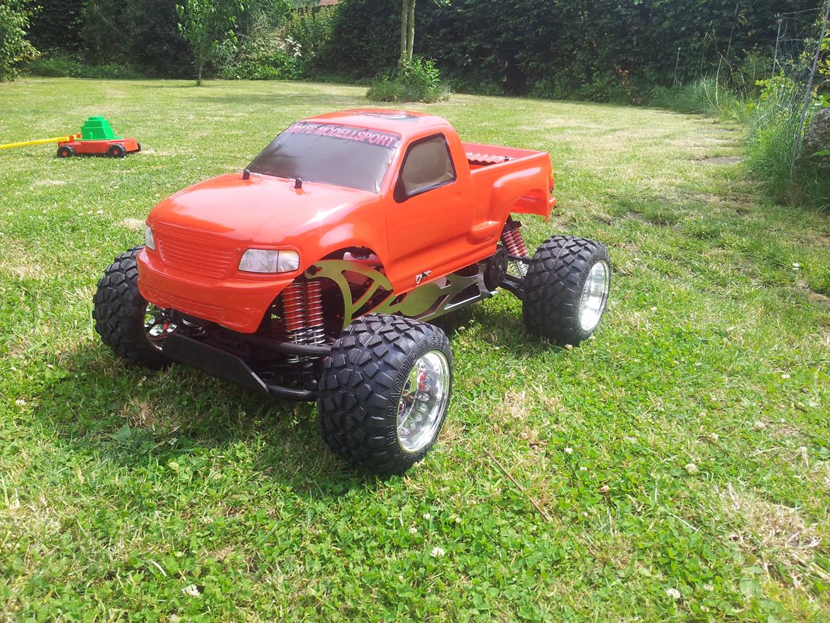 Bil FG stadium  - de 6 næste billeder er af den som dden så ud da jeg lige havde hentet den inden den blev vækket til live fra sin papkasse dvale :) billede 2