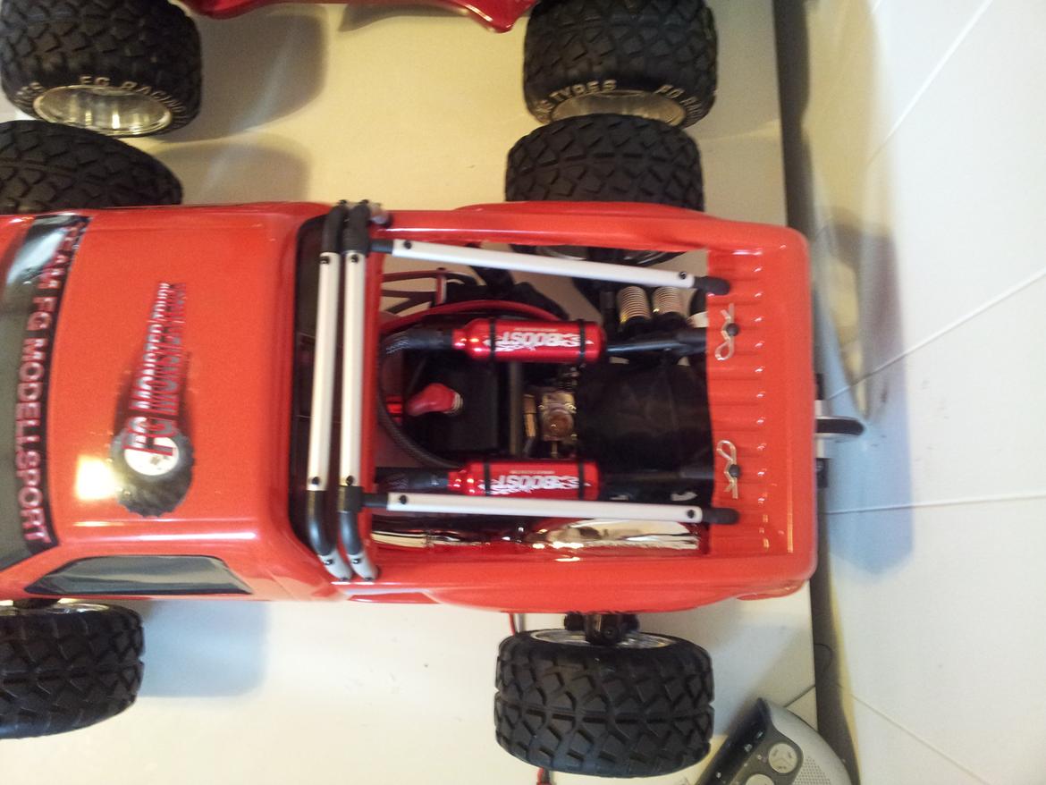 Bil FG stadium  - styrtbøjle monteret på ladet :P begynder at se fræk ud :D billede 46