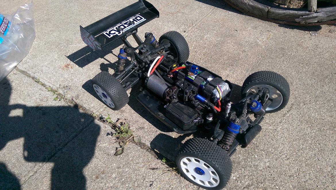 Buggy Kyosho Inferno Neo E billede 7