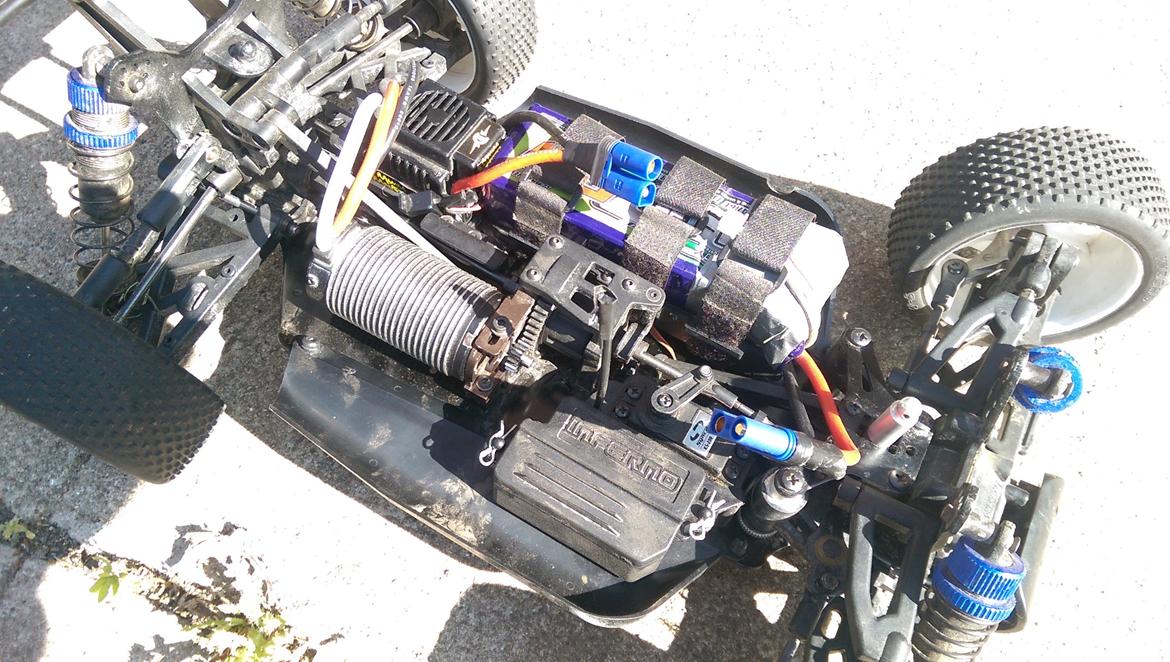 Buggy Kyosho Inferno Neo E billede 9