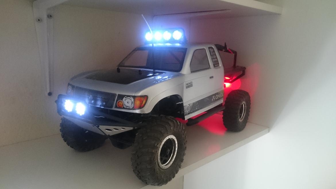 Off-Roader axial scx10 honcho *solgt* - altid godt med exstra lys på :D  billede 31
