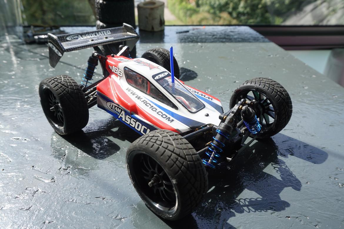 Buggy Team Associated RC18B billede 1