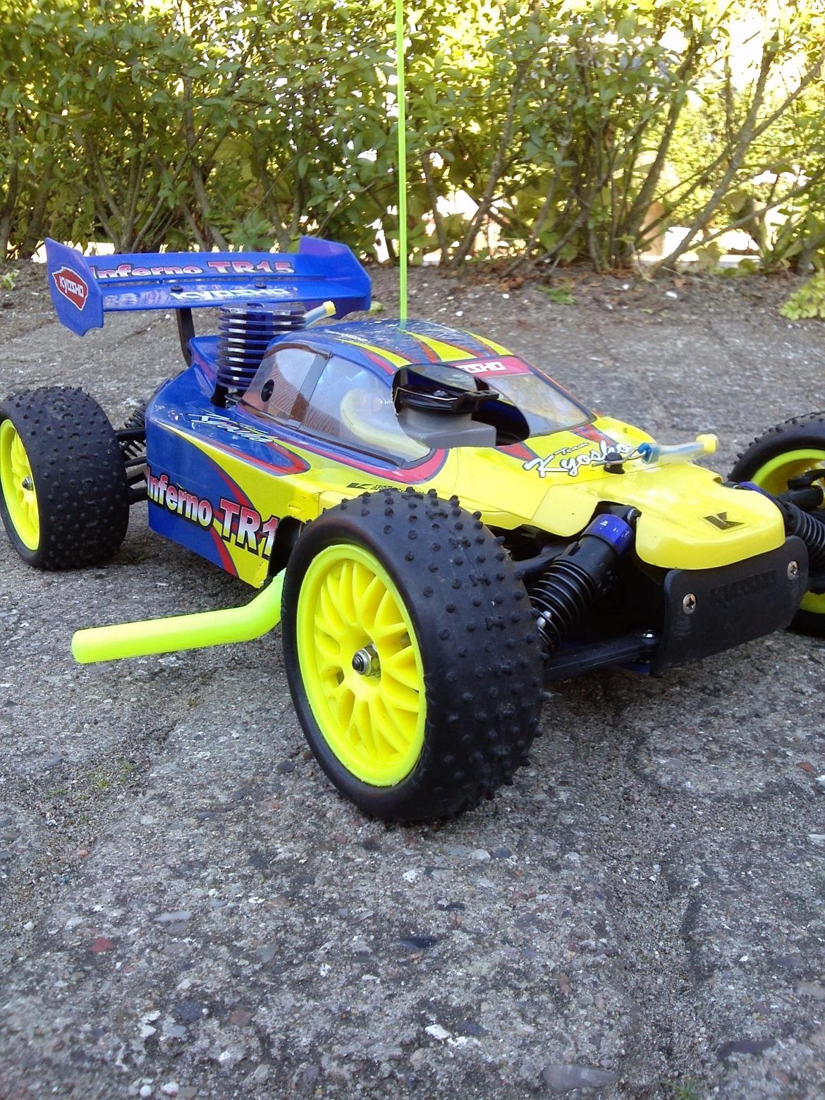 Buggy Off-Road Kyosho Inferno TR15 RTR billede 2