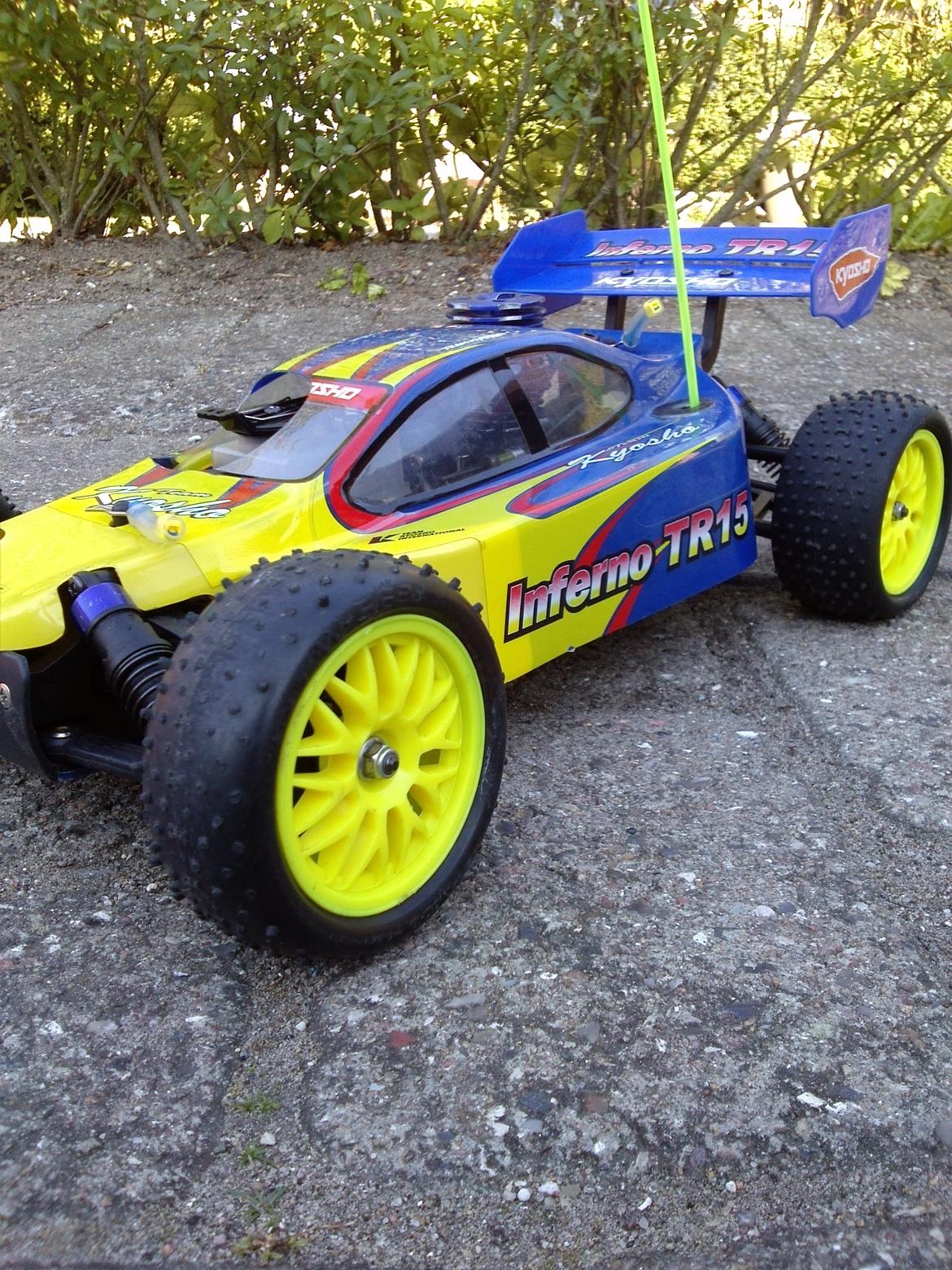 Buggy Off-Road Kyosho Inferno TR15 RTR billede 3