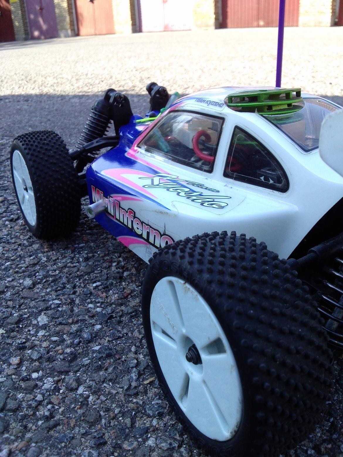 Buggy Off-Road Kyosho Mini Inferno RTR T1 billede 3